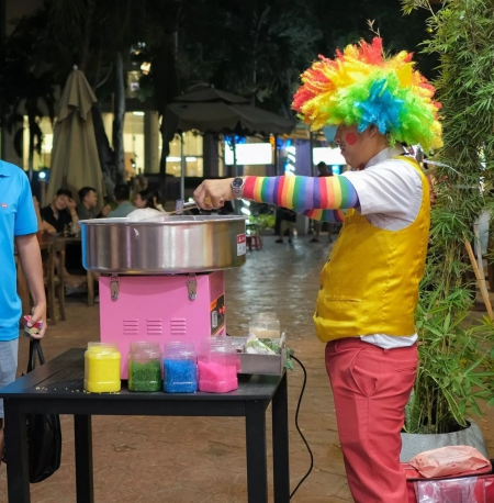 Chú hề kẹo bông gòn